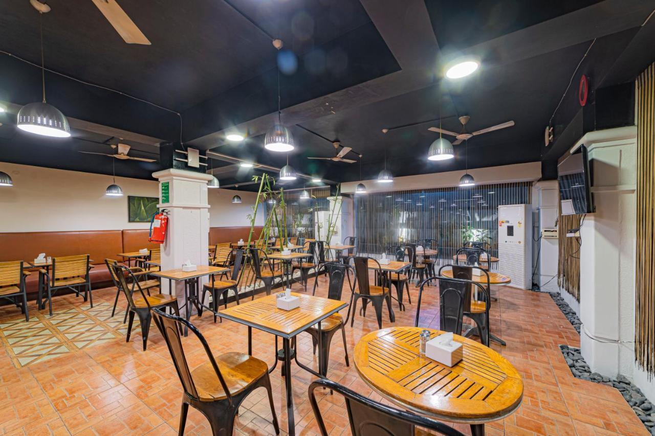 Hotel Athome , Whitefields, Kondapur Hyderabad Exterior foto